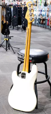 Squier - Classic Vibe '60s Precision Bass, Laurel Fingerboard - Olympic White 2